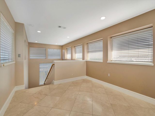 606 2nd St, Seabrook, TX 77586