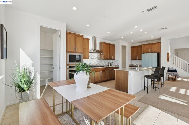 16172 Abernathy Ct, Lathrop, CA 95330