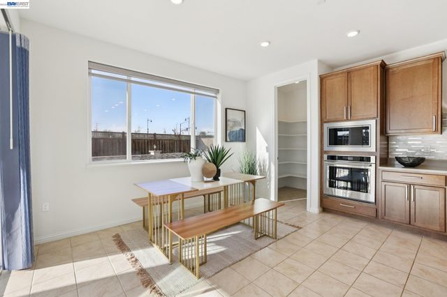 16172 Abernathy Ct, Lathrop, CA 95330