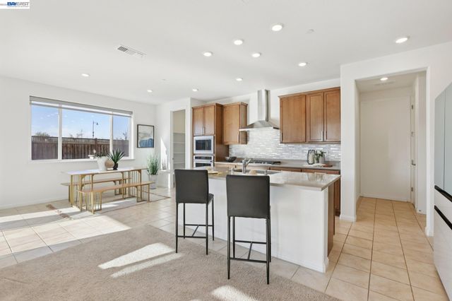 16172 Abernathy Ct, Lathrop, CA 95330