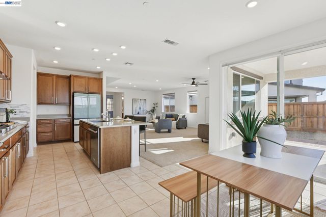 16172 Abernathy Ct, Lathrop, CA 95330