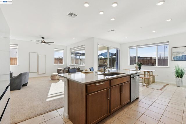 16172 Abernathy Ct, Lathrop, CA 95330