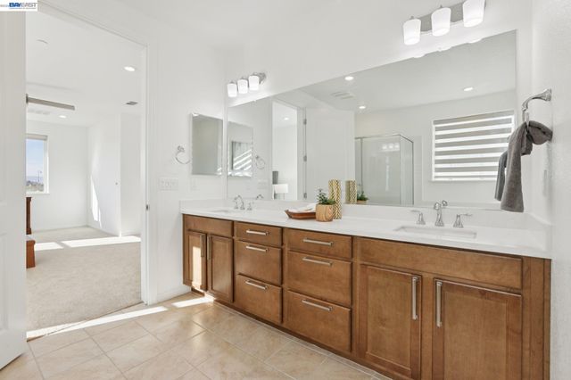 16172 Abernathy Ct, Lathrop, CA 95330