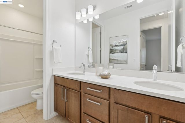 16172 Abernathy Ct, Lathrop, CA 95330