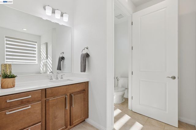 16172 Abernathy Ct, Lathrop, CA 95330