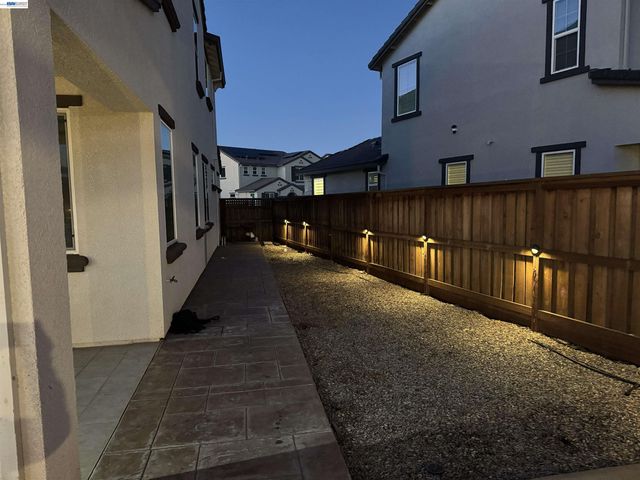 16172 Abernathy Ct, Lathrop, CA 95330