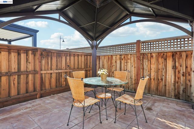 16172 Abernathy Ct, Lathrop, CA 95330