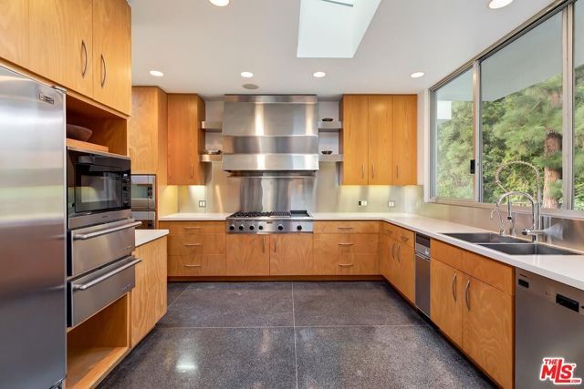 1163 Calle Vista Drive, Beverly Hills, CA 90210