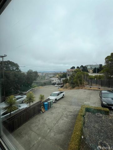 104 Charter Oak Avenue, San Francisco, CA 94124