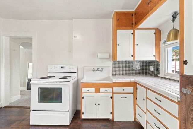 1122 W Augusta Ave, Spokane, WA 99205