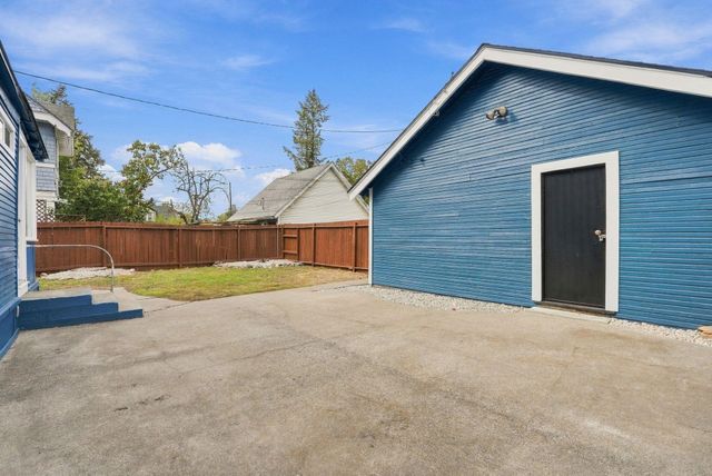 1122 W Augusta Ave, Spokane, WA 99205