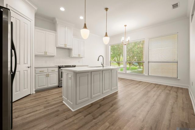 5368 Courtyard Dr, Gonzales, LA 70737