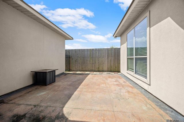 5368 Courtyard Dr, Gonzales, LA 70737