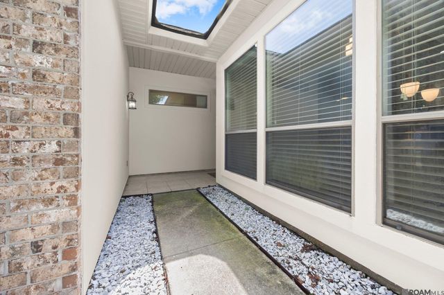 5368 Courtyard Dr, Gonzales, LA 70737