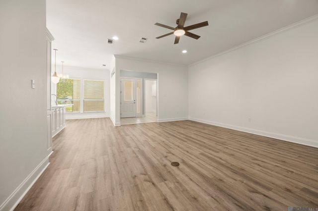 5368 Courtyard Dr, Gonzales, LA 70737