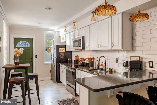 1425 N FRONT ST, Philadelphia, PA 19122