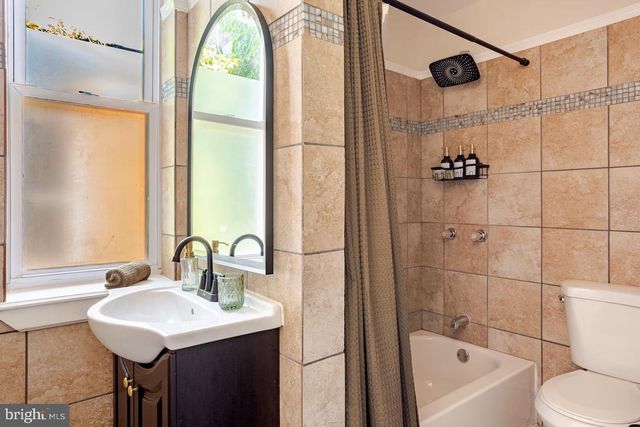 1425 N FRONT ST, Philadelphia, PA 19122