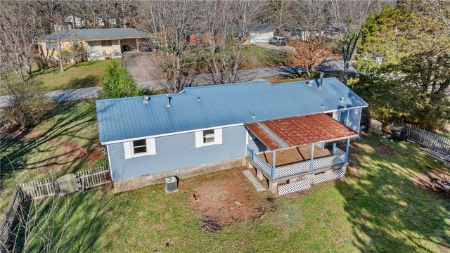 1952 N Juneway Terrace, Fayetteville, AR 72703