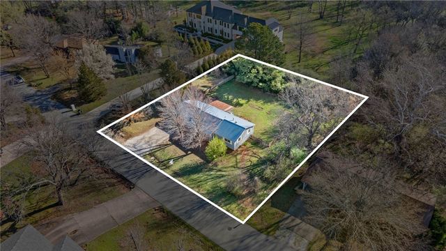 1952 N Juneway Terrace, Fayetteville, AR 72703