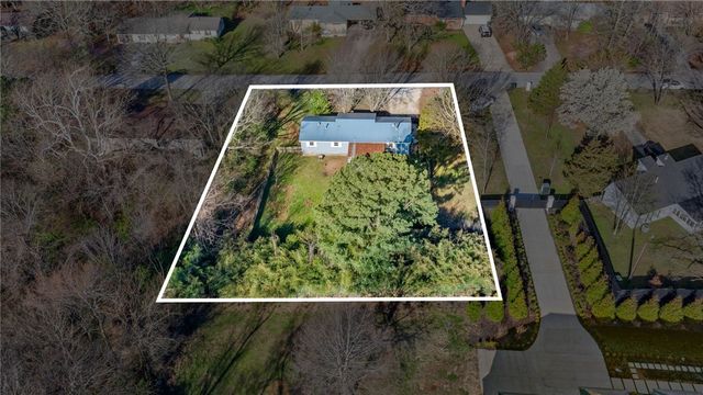 1952 N Juneway Terrace, Fayetteville, AR 72703