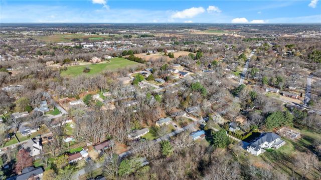 1952 N Juneway Terrace, Fayetteville, AR 72703