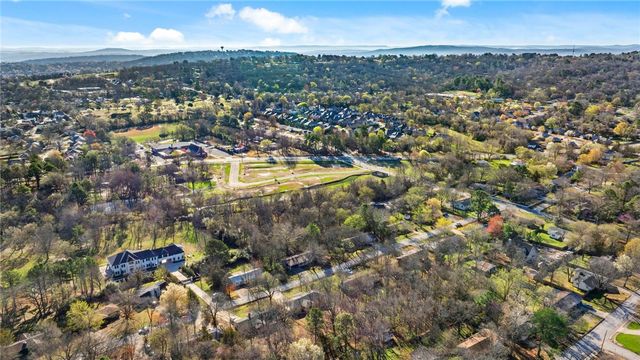 1952 N Juneway Terrace, Fayetteville, AR 72703