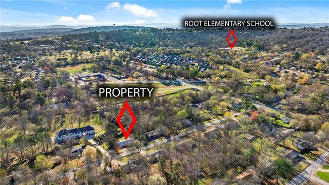 1952 N Juneway Terrace, Fayetteville, AR 72703