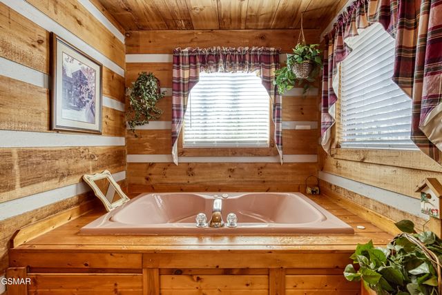 2752 Blue Springs Way, Sevierville, TN 37862