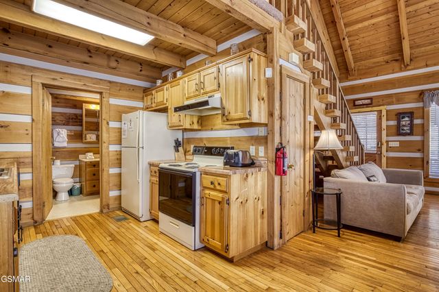 2752 Blue Springs Way, Sevierville, TN 37862