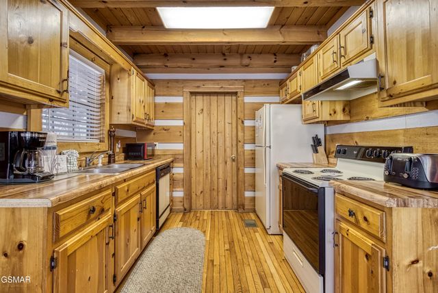 2752 Blue Springs Way, Sevierville, TN 37862