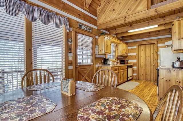 2752 Blue Springs Way, Sevierville, TN 37862