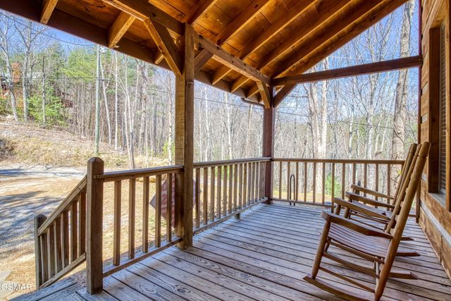 2752 Blue Springs Way, Sevierville, TN 37862