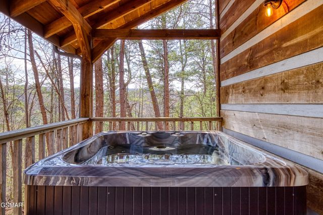 2752 Blue Springs Way, Sevierville, TN 37862