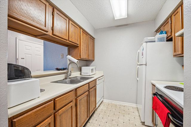 2120 El Paseo Street 2422, Houston, TX 77054