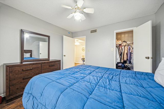 2120 El Paseo Street 2422, Houston, TX 77054