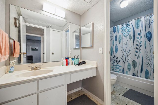 2120 El Paseo Street 2422, Houston, TX 77054