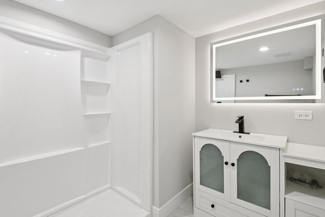 3737 N Cumberland Avenue, Chicago, IL 60634