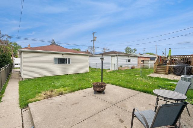 3737 N Cumberland Avenue, Chicago, IL 60634