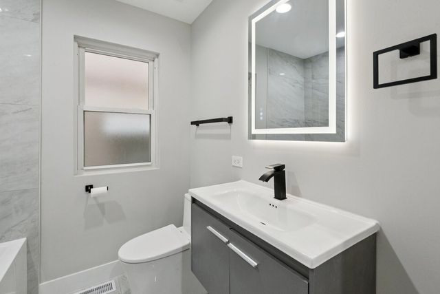 3737 N Cumberland Avenue, Chicago, IL 60634