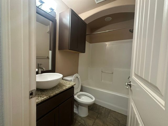 2659 N Villa Boulevard, Fayetteville, AR 72703