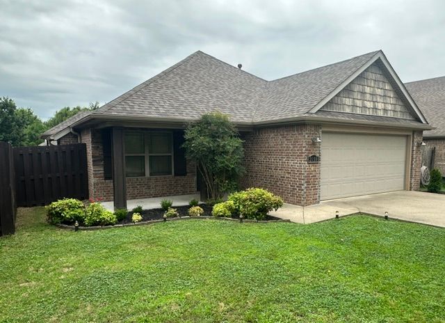 2659 N Villa Boulevard, Fayetteville, AR 72703