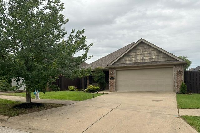 2659 N Villa Boulevard, Fayetteville, AR 72703