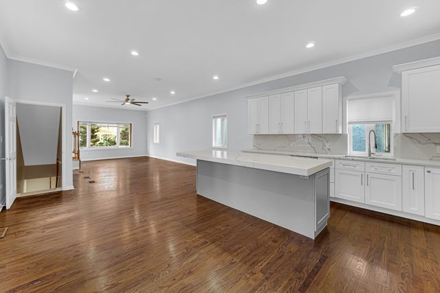 1915 Dewey Avenue, Evanston, IL 60201