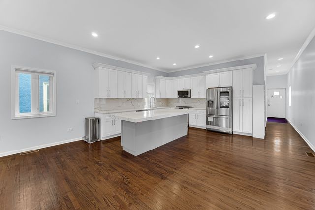 1915 Dewey Avenue, Evanston, IL 60201