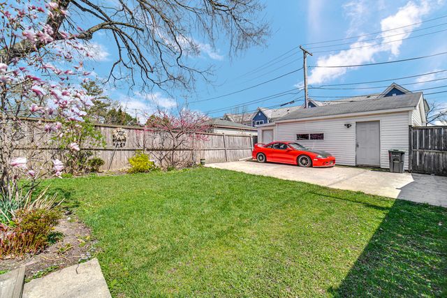 1915 Dewey Avenue, Evanston, IL 60201