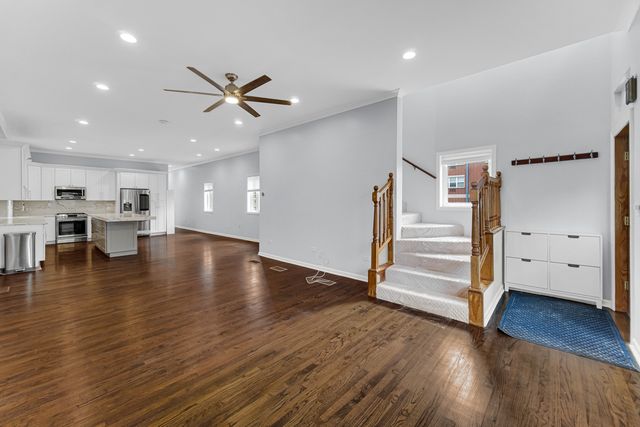 1915 Dewey Avenue, Evanston, IL 60201