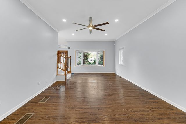 1915 Dewey Avenue, Evanston, IL 60201