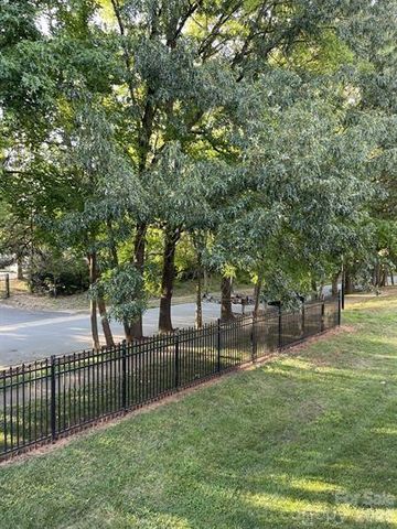 1641 Arlyn Circle F, Charlotte, NC 28213