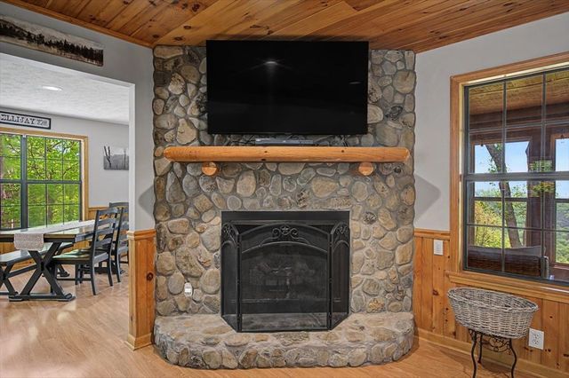 1488 Walnut Rdg, Ellijay, GA 30536
