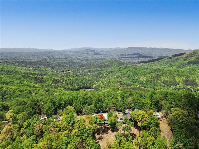 1488 Walnut Rdg, Ellijay, GA 30536